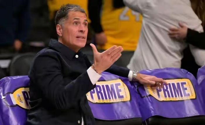 国王管理层连续失误引争议 球队陷入困境