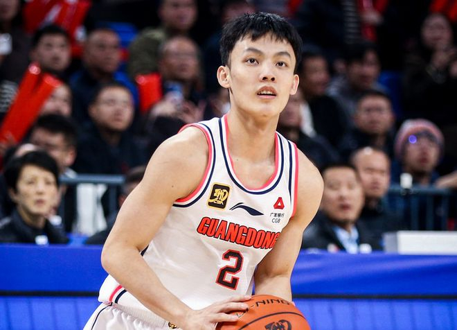 广东宏远内线短板引热议 记者建议换外援并重用