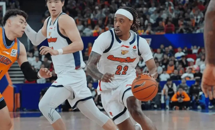 广东宏远内线短板引热议 记者建议换外援并重用