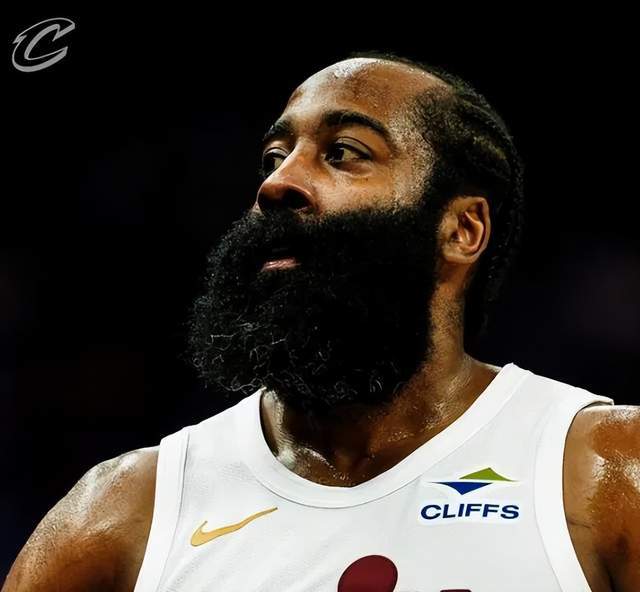 莫布里34+17助骑士力克爵士，排名战起关键一步