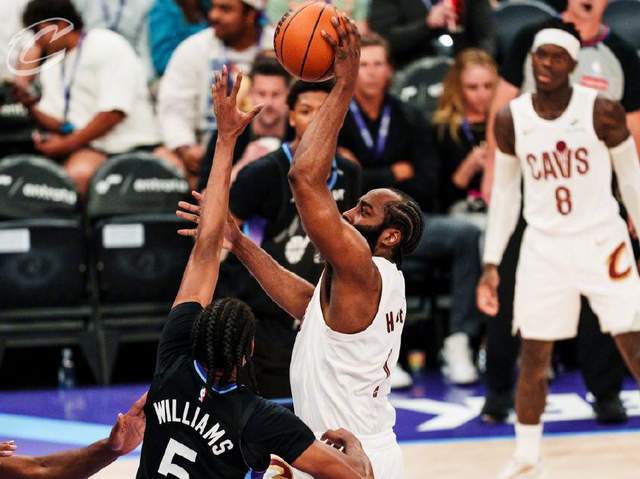 莫布里34+17助骑士力克爵士，排名战起关键一步