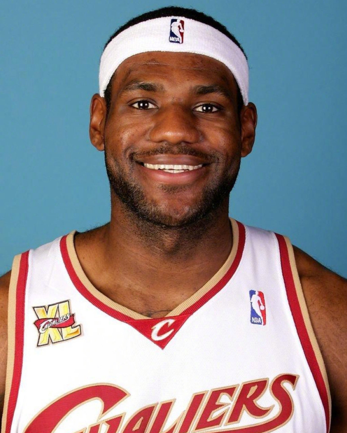 詹姆斯生涯前半程与后半程数据对比：场均得分