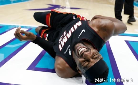 热火球员拉拽阿德巴约脚踝致重伤引争议