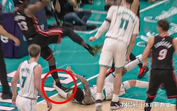 热火球员拉拽阿德巴约脚踝致重伤引争议