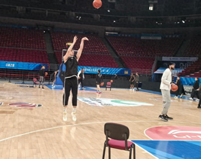 北京男篮收官战冲三关键战 曾凡博复出威廉姆斯