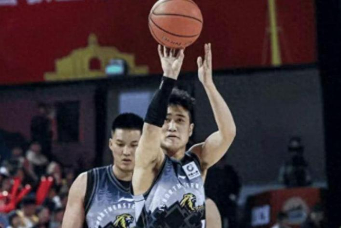 北京男篮收官战冲三关键战 曾凡博复出威廉姆斯