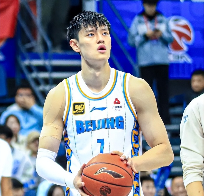 北京男篮收官战冲三关键战 曾凡博复出威廉姆斯