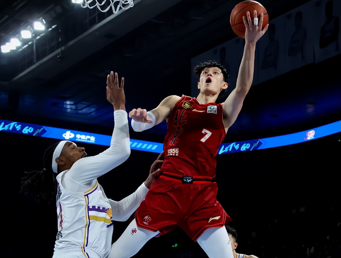 北京男篮收官战冲三关键战 曾凡博复出威廉姆斯