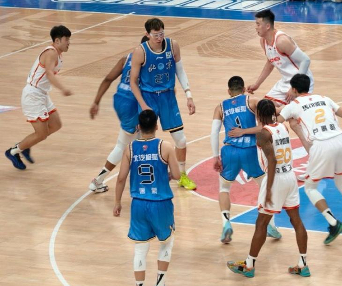 北京男篮收官战冲三关键战 曾凡博复出威廉姆斯